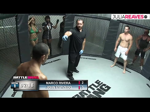 ❤️ Ultimate Fighter ቀለበቱ ውስጥ ከተጣላ በኋላ አንዲት ቁጥር ሴትን ትበዳለች። ❤️❌ ወሲብ ❌️